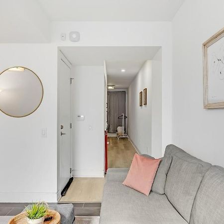 Suite In The Heart Of Downtown Торонто Экстерьер фото