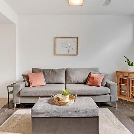 Suite In The Heart Of Downtown Торонто Экстерьер фото